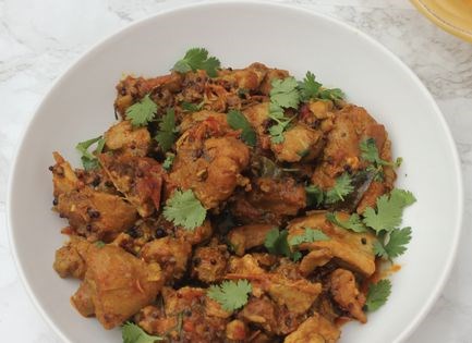 Chicken in garlic pepper sauce (Kozhi Chettinad)