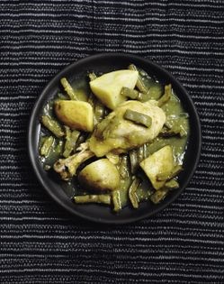 Chicken in green salsa with potatoes and cactus (Pollo en salsa verde con papas y nopales)