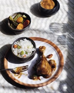 Chicken in mole estofado (Estofado de pollo)