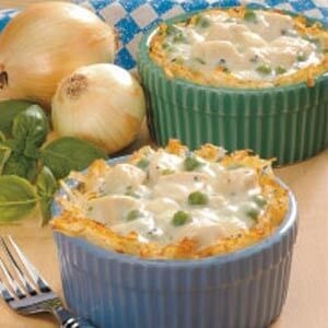 Chicken in potato baskets 