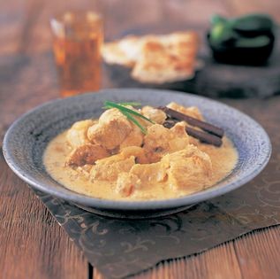 Chicken in saffron sauce