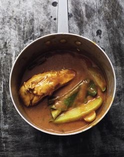 Chicken in yellow mole (Amarillo de pollo)