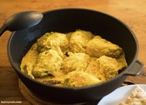 Chicken in yoghurt and saffron gravy (Kokur yakhni)
