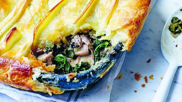 Chicken, kale & mushroom pie