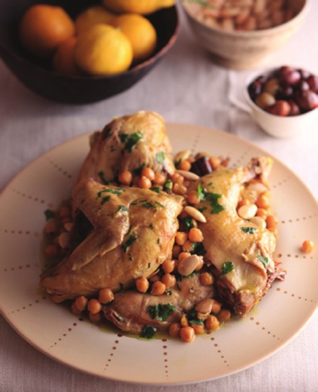 Chicken kdra with almonds and chick-peas (Djej kdra touimiya)