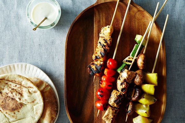 Chicken kebabs with garlic sauce (Shish taouk with toum)