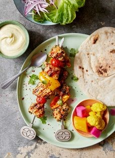 Chicken kebabs with toum