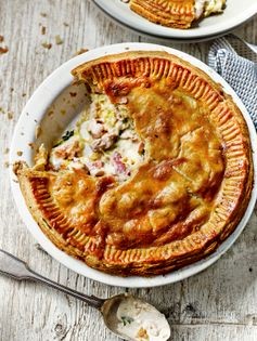 Chicken, leek & ham hock pie in tarragon pastry