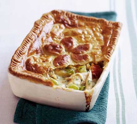 Chicken, leek & parsley pie