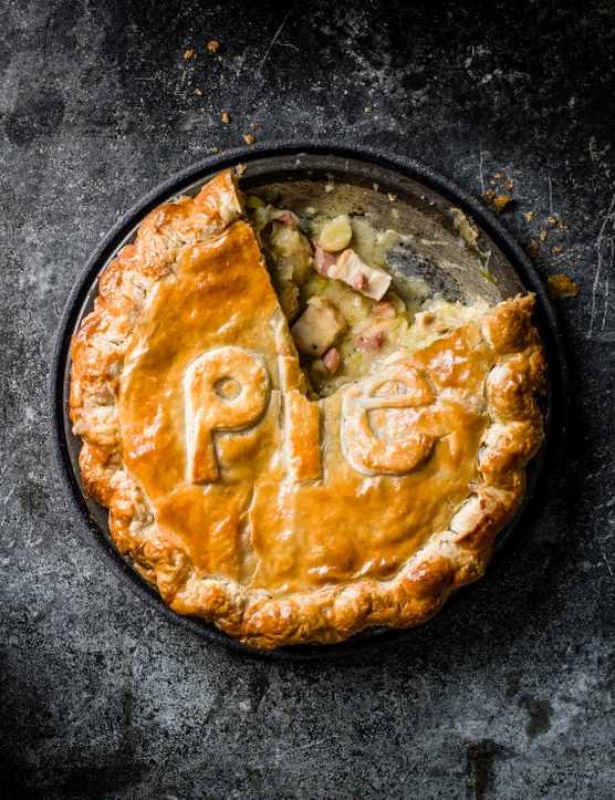 Chicken, leek, tarragon and bacon pie