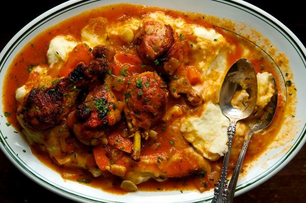 Chicken legs in tomato gravy (with mashed potatoes)