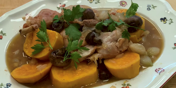 Chicken legs with yams, mushrooms & pearl onions