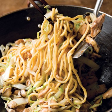 Chicken lo mein with ginger mushrooms