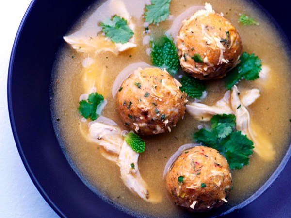 Chicken meatball soup (Sopa de albóndigas de pollo)