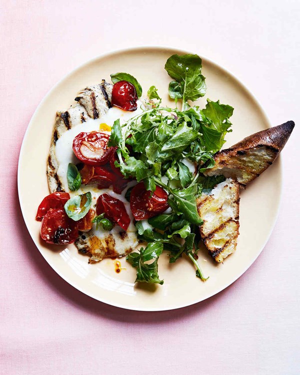 Chicken-mozzarella melts with cherry tomatoes