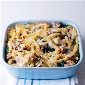 Chicken, mushroom and spinach pasta bake