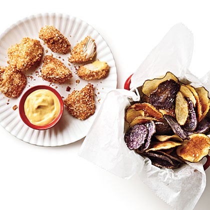 Chicken nuggets with crispy potato chips & honey mustard