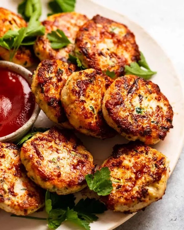 Chicken patties (Chicken rissoles) 
