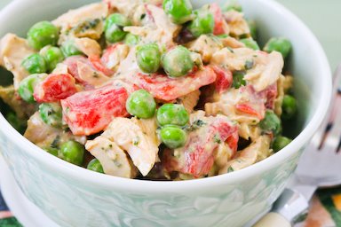 Chicken pesto salad with roasted red pepper and peas