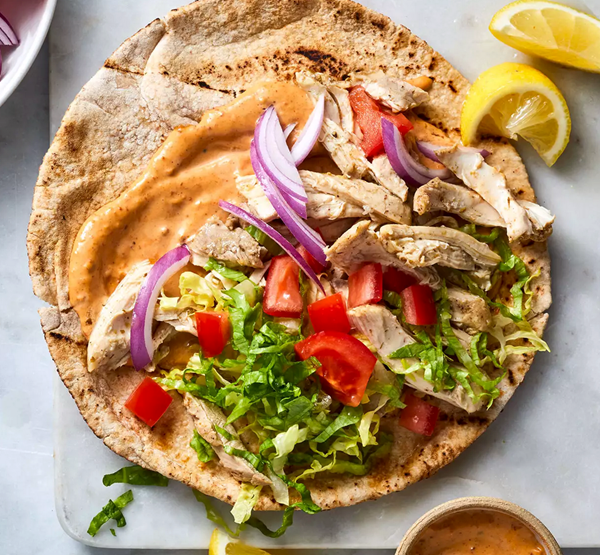 Chicken pita sandwiches with harissa sauce