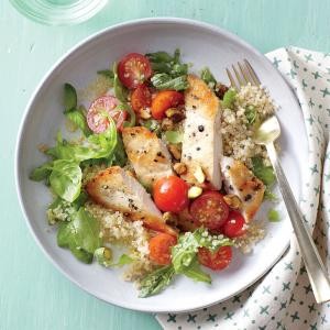 Chicken-quinoa salad with arugula and pistachios
