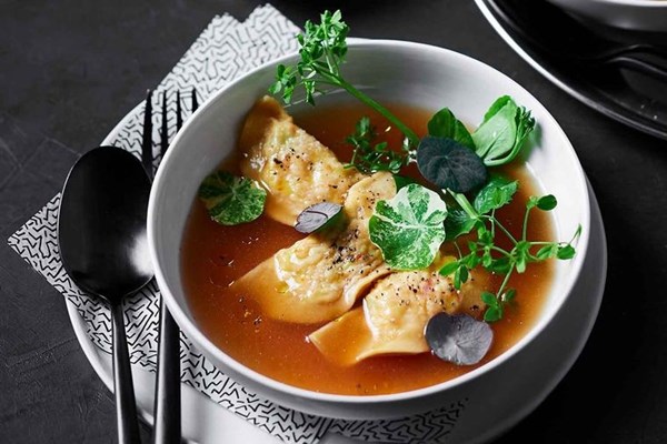 Chicken ravioli broth (Ravioli en brodo)