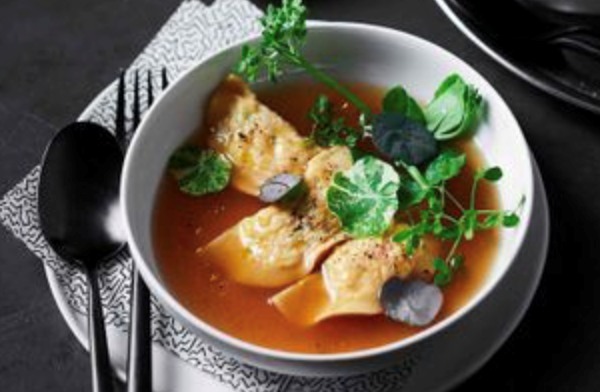 Chicken ravioli broth (Ravioli en brodo)