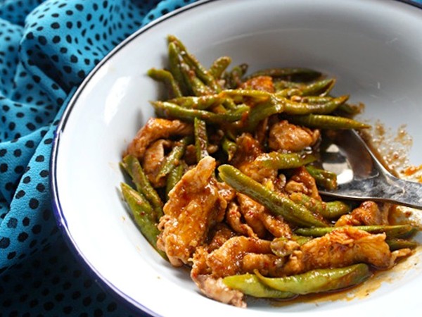 Chicken red curry stir-fry with green beans