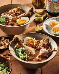 Chicken rice porridge (Arroz caldo)