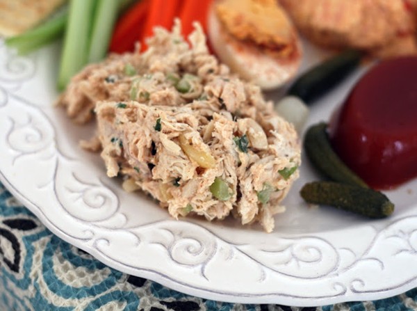 Chicken salad with tarragon and almonds