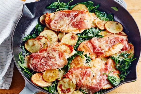 Chicken saltimbocca with spinach and potatoes