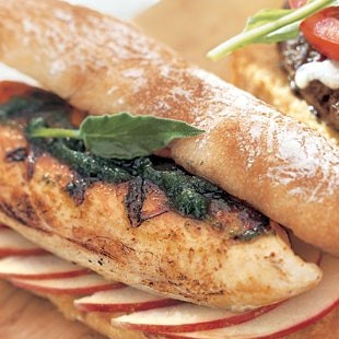 Chicken sandwiches with sage pesto and apples