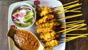 Chicken satay with fake-ass spicy peanut sauce