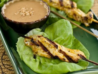Chicken satay with peanut sauce