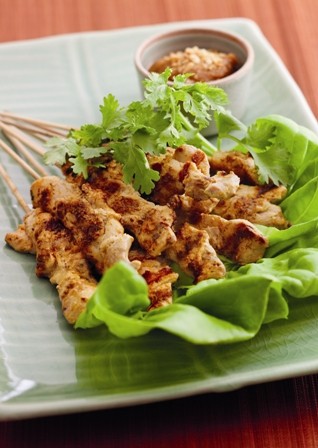 Chicken satay with spicy peanut sauce