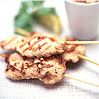 Chicken satay with spicy peanut sauce