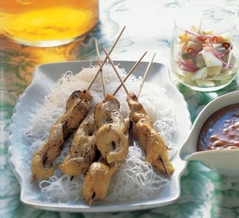 Chicken satay with spicy peanut sauce (Gai satay)