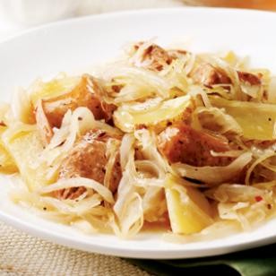 Chicken sausage with potatoes & sauerkraut
