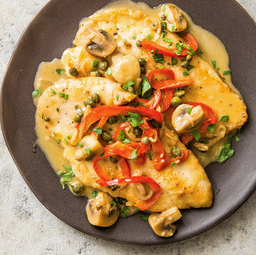 Chicken scaloppini with peppers and mushrooms for two