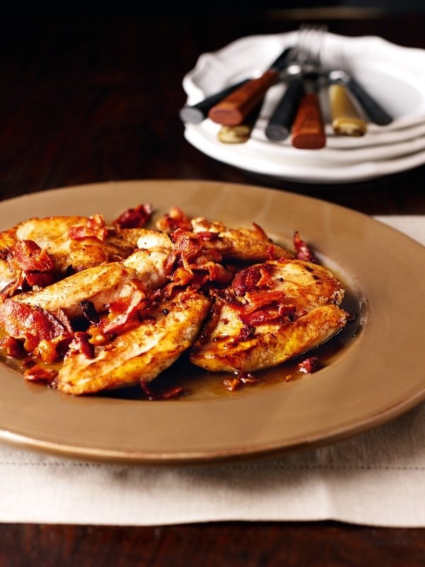 Chicken schnitzel with bacon and white wine