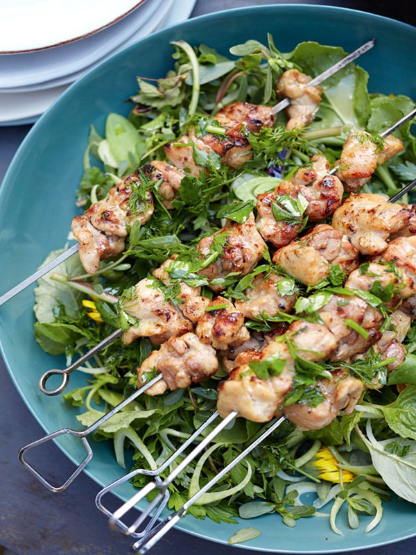 Chicken skewers with fennel and rocket salad