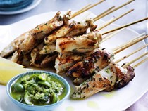 Chicken skewers with green olives