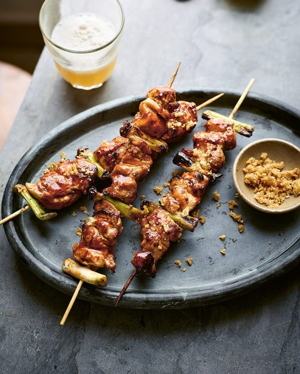 Chicken skewers with sesame chicken skin crumbs (Dak kkochi)