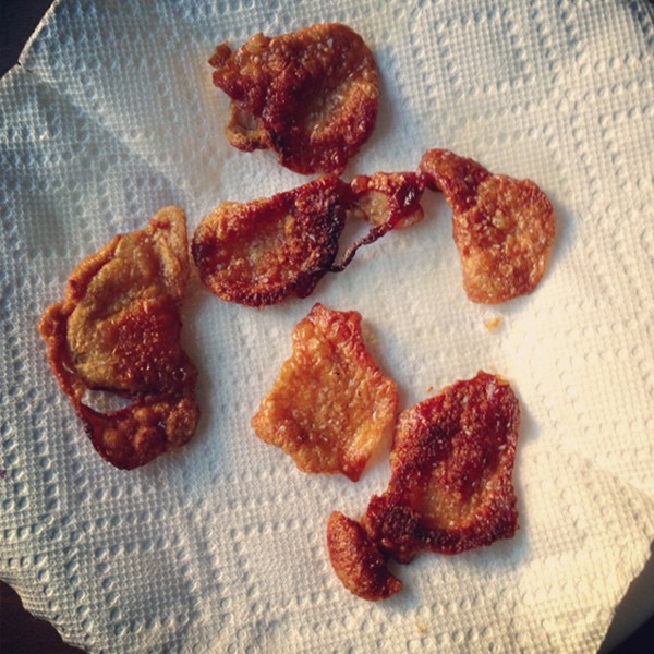 Chicken skin chips