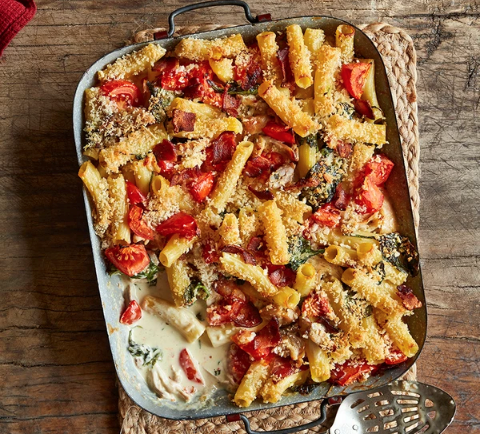 Chicken, spinach & bacon Alfredo pasta bake