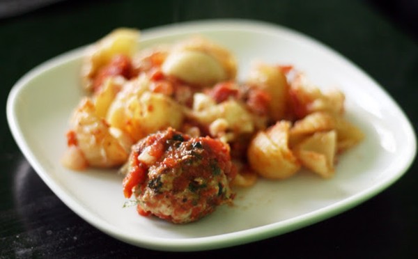 Chicken-spinach meatball pasta bake