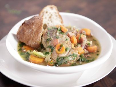 Chicken stew with carrots and leeks