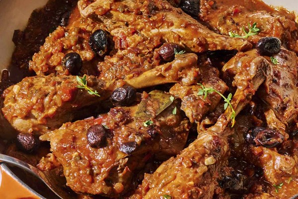 Chicken stew with peppers and tomatoes (Pollo al chilindrón)
