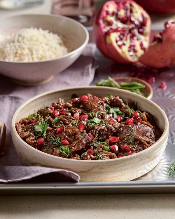 Chicken stew with walnuts and pomegranate 