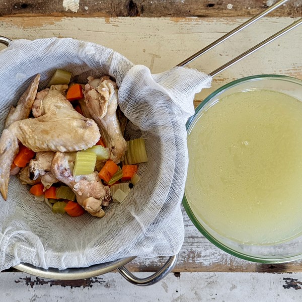 Chicken stock (Tavuk stoğu)